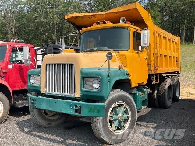 Mack DM686SX Kiper tovornjaki