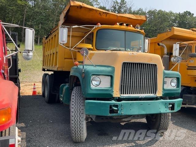 Mack DM686SX Kiper tovornjaki