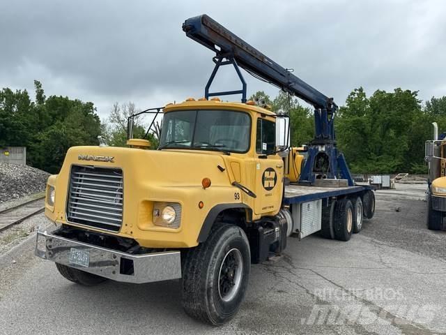 Mack DM688S Drugi tovornjaki