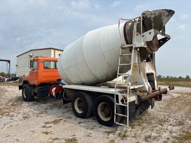 Mack DM690 Tovornjaki za vodo
