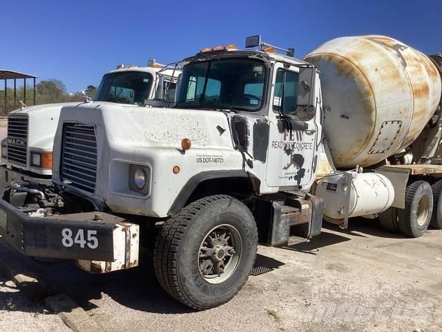 Mack DM690S Drugi tovornjaki