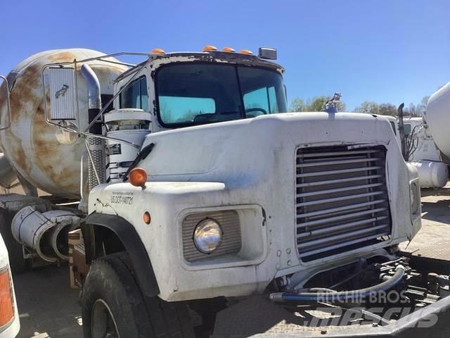 Mack DM690S Drugi tovornjaki