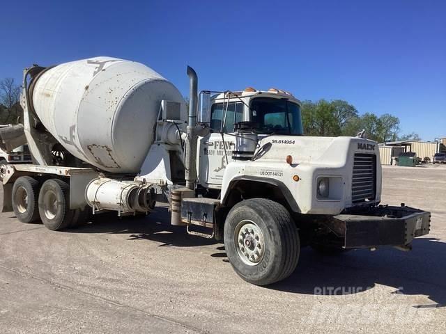 Mack DM690S Drugi tovornjaki