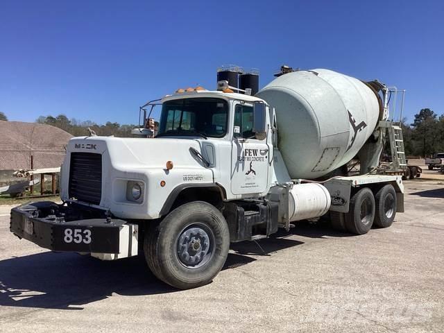 Mack DM690S Drugi tovornjaki