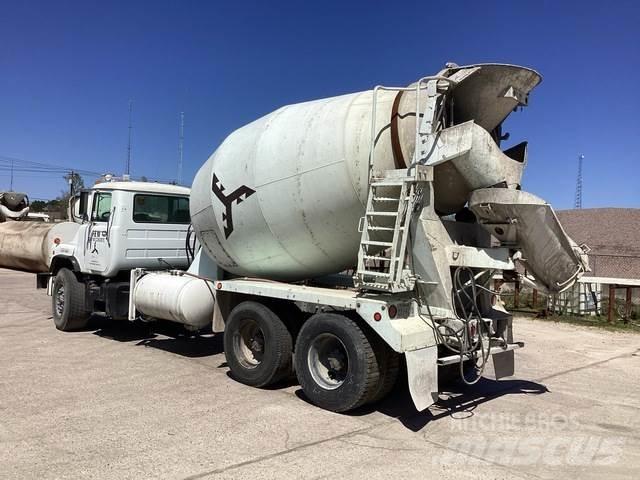 Mack DM690S Drugi tovornjaki