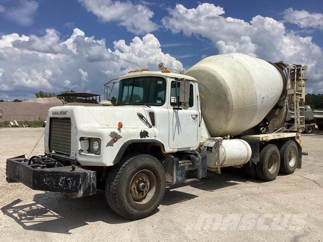 Mack DM690S Drugi tovornjaki