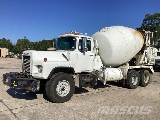 Mack DM690S Drugi tovornjaki