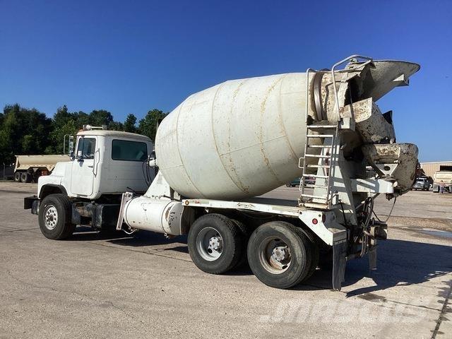 Mack DM690S Drugi tovornjaki