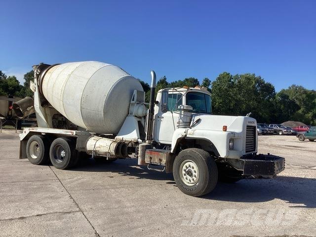 Mack DM690S Drugi tovornjaki