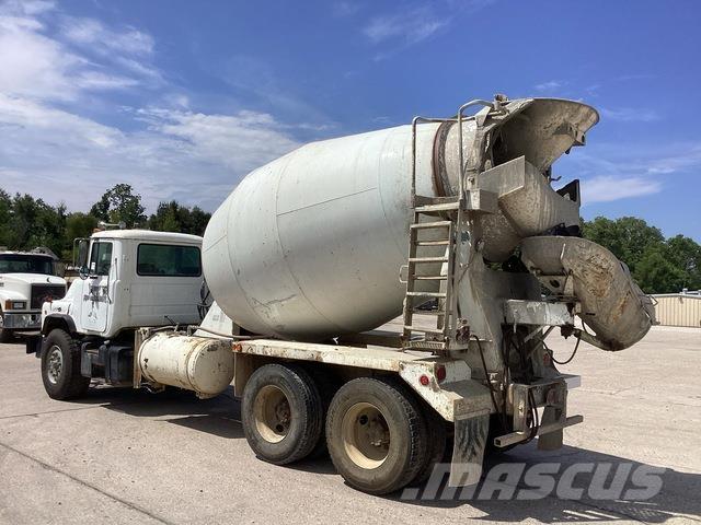 Mack DM690S Drugi tovornjaki