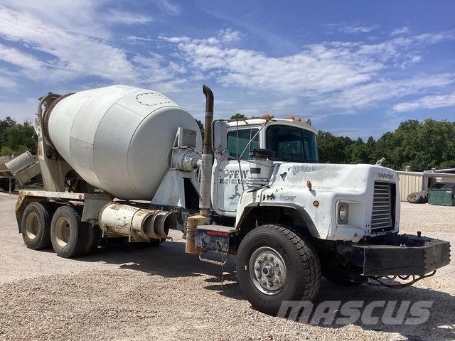 Mack DM690S Drugi tovornjaki