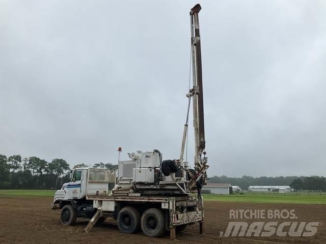 Mack DMM6906S Mobilni vrtalni tovornjaki