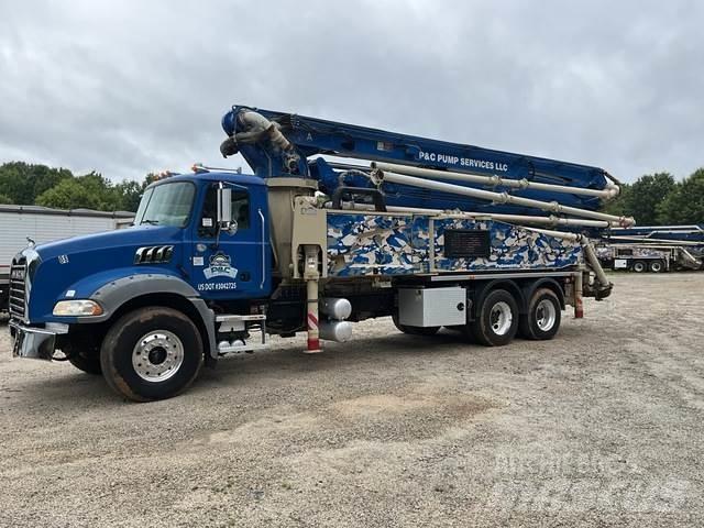 Mack GR64B Kamionske črpalke za beton