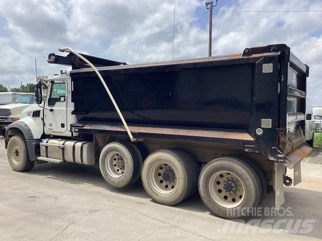 Mack GR64F Kiper tovornjaki