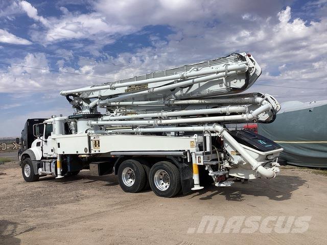 Mack GR64F Kamionske črpalke za beton