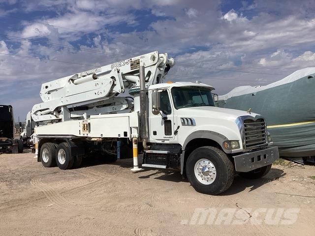 Mack GR64F Kamionske črpalke za beton