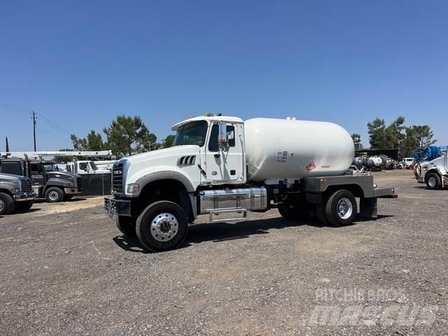 Mack GU432 Tovornjaki cisterne
