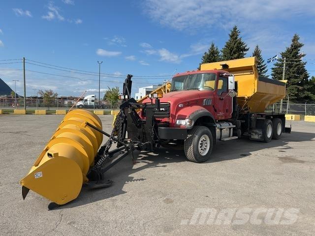 Mack GU433 Snežne deske in plugi