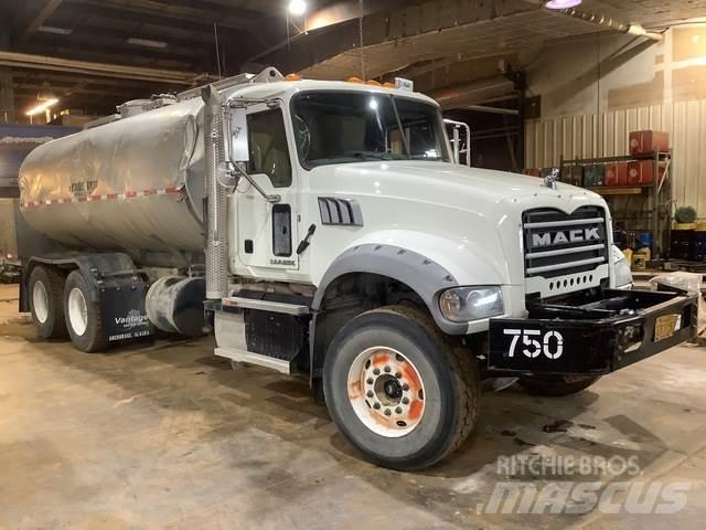 Mack GU713 Tovornjaki za vodo