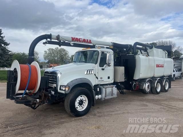 Mack GU713 Bagri goseničarji