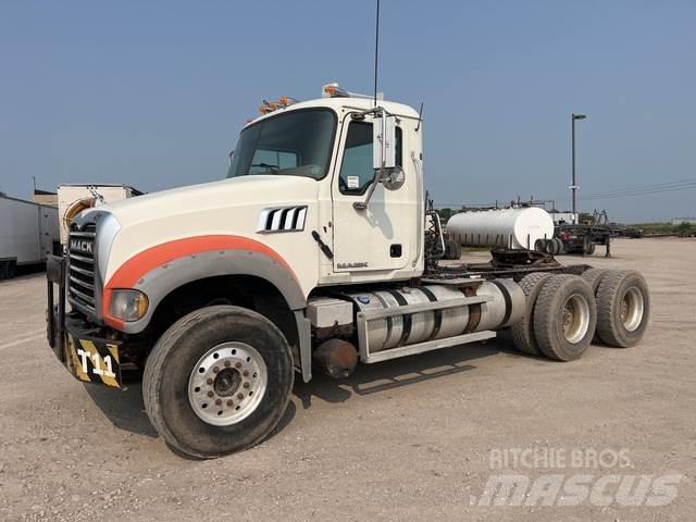 Mack GU713 Vlačilci
