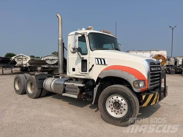 Mack GU713 Vlačilci