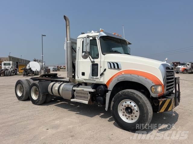 Mack GU713 Vlačilci