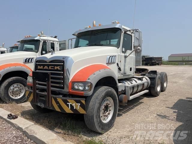 Mack GU713 Vlačilci