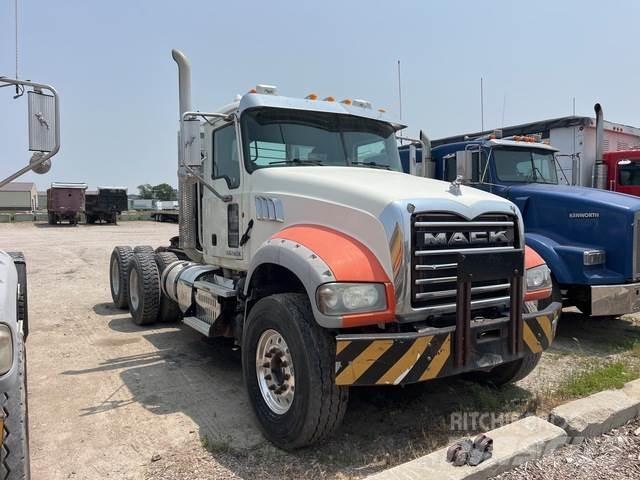 Mack GU713 Vlačilci