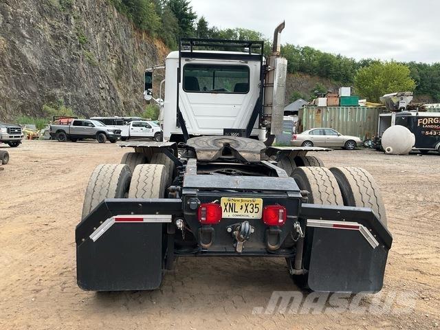Mack GU713 Vlačilci