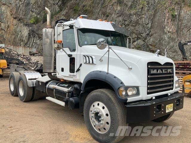 Mack GU713 Vlačilci