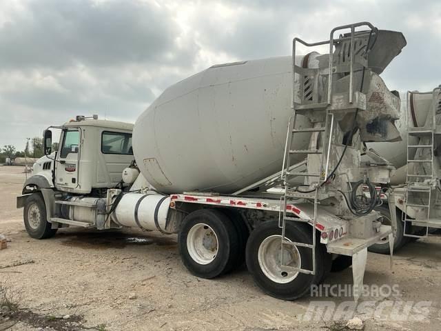 Mack GU813 Drugi tovornjaki