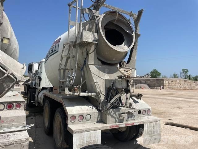 Mack GU813 Drugi tovornjaki