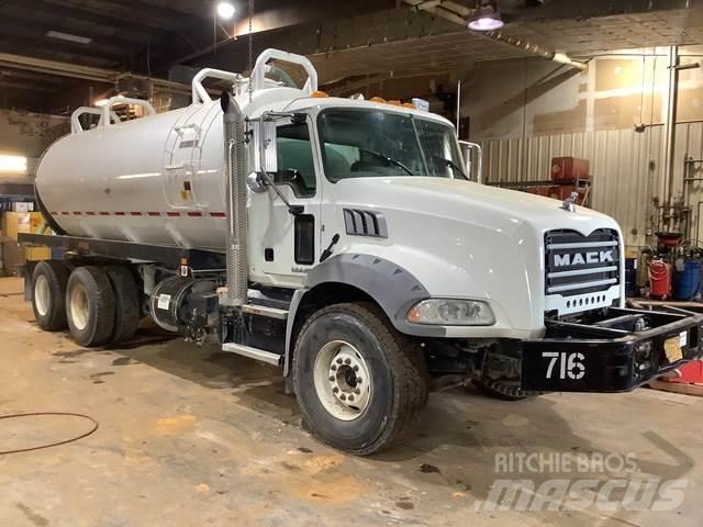 Mack GU813 Tovornjaki cisterne