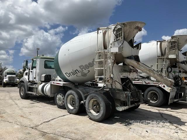 Mack GU813 Drugi tovornjaki