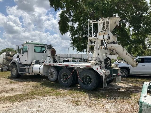 Mack GU813 Drugi tovornjaki
