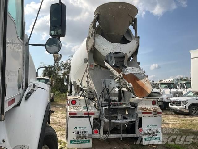 Mack GU813 Drugi tovornjaki