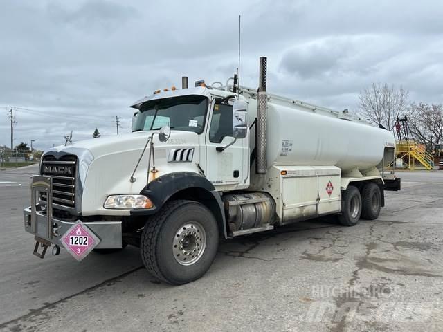 Mack GU813 Tovornjaki cisterne