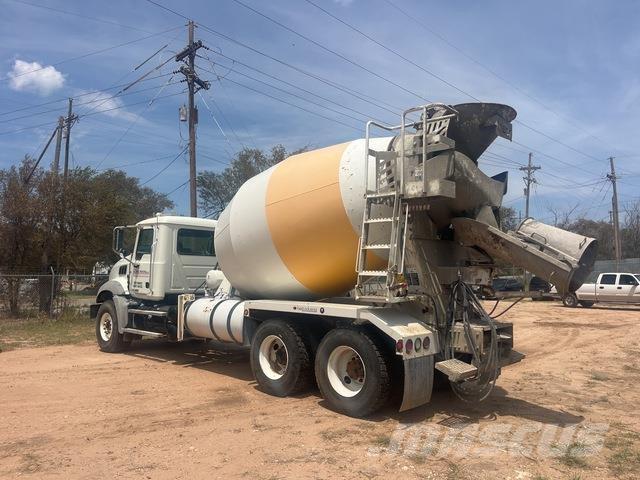 Mack GU813 Drugi tovornjaki