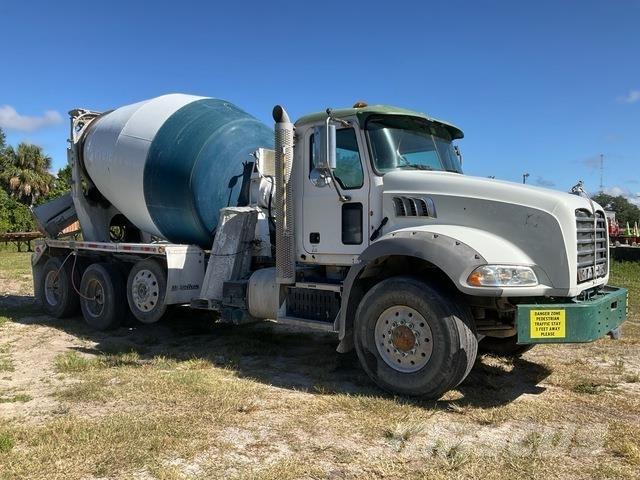 Mack GU813 Drugi tovornjaki