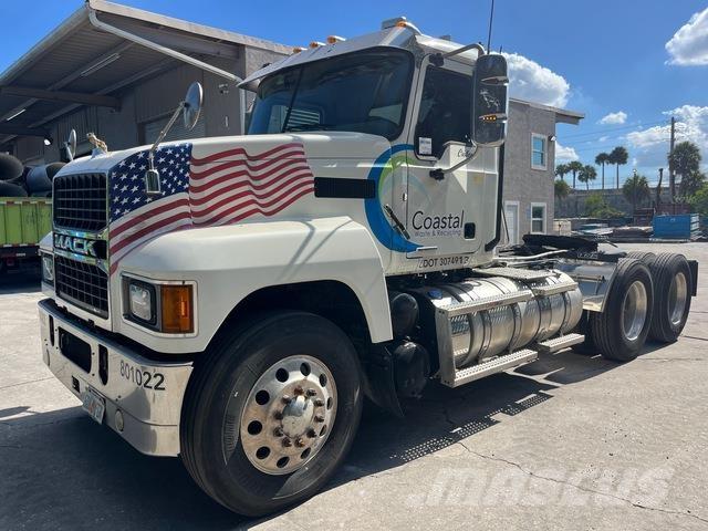 Mack PI64T Vlačilci