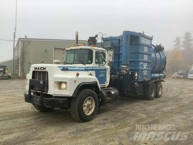 Mack RB690S Vakuumski tovornjaki