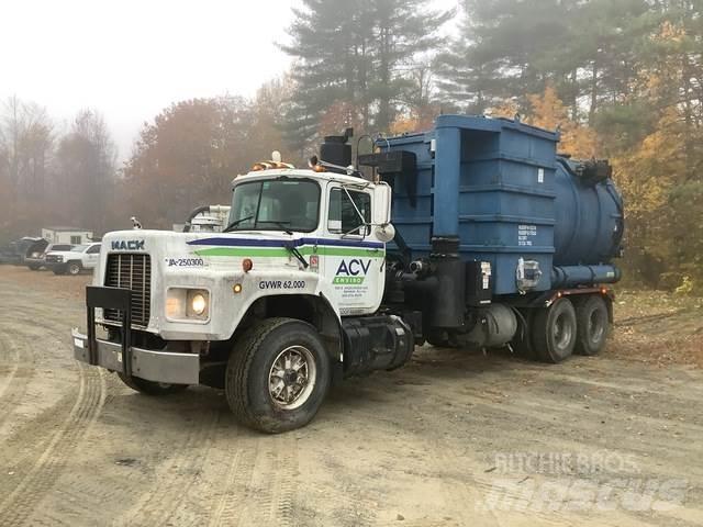 Mack RB690S Vakuumski tovornjaki