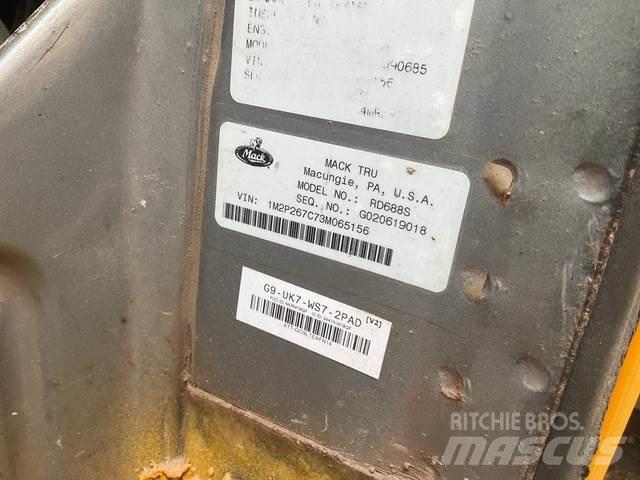 Mack RD600 Snežne deske in plugi
