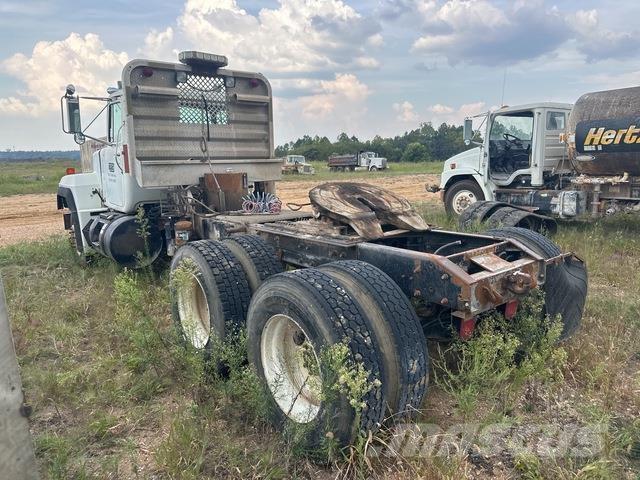 Mack RD688S Vlačilci