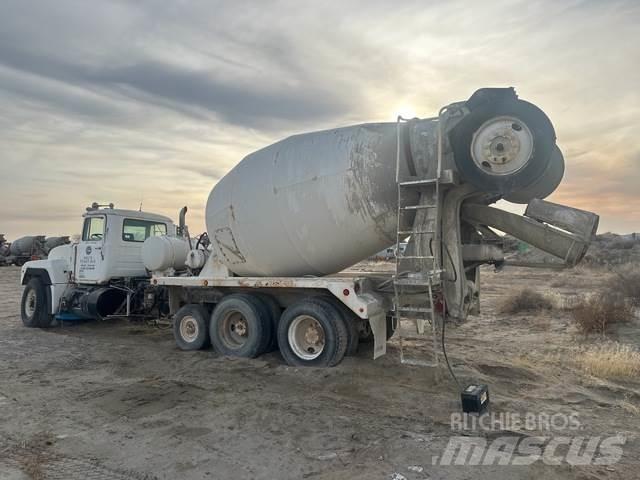 Mack RD690S Drugi tovornjaki