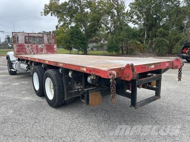Mack RD690S Tovornjaki s kesonom/platojem