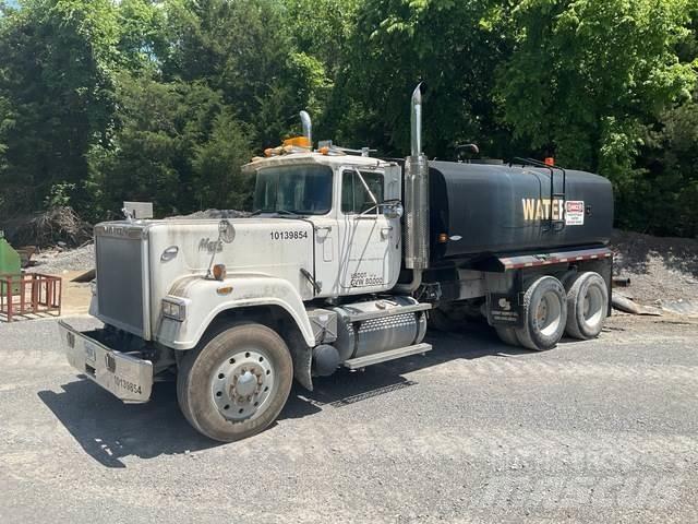 Mack RW613 Tovornjaki za vodo