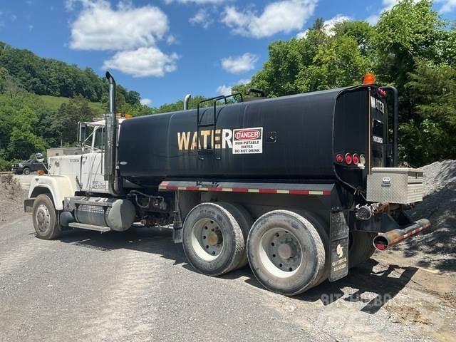 Mack RW613 Tovornjaki za vodo