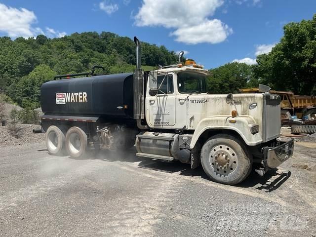 Mack RW613 Tovornjaki za vodo